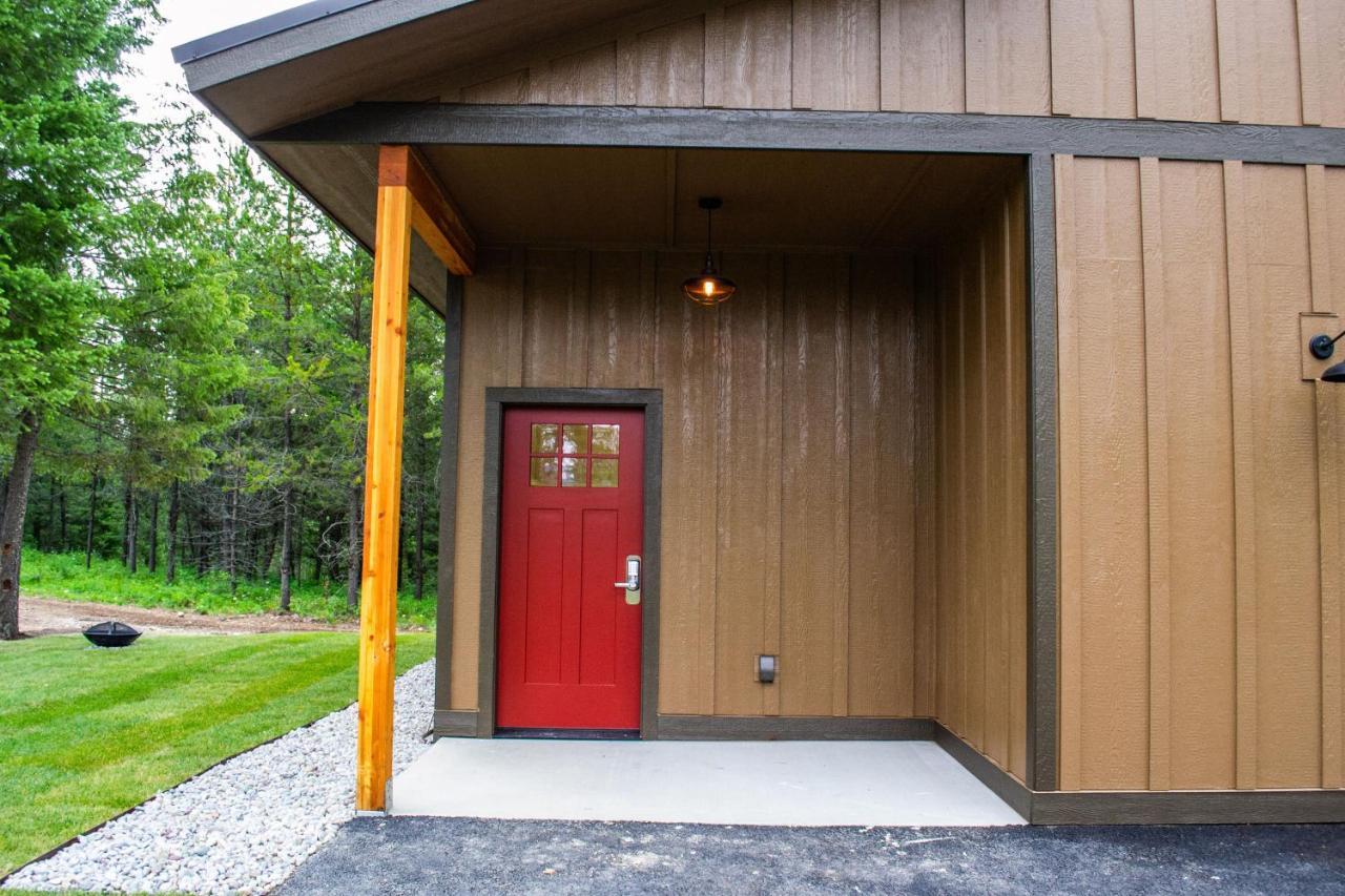 Glacier Homestead Coram Exterior foto
