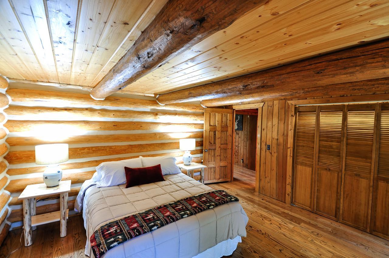 Glacier Homestead Coram Exterior foto