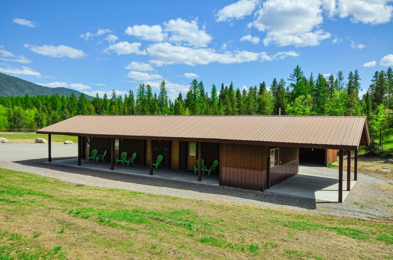Glacier Homestead Coram Exterior foto
